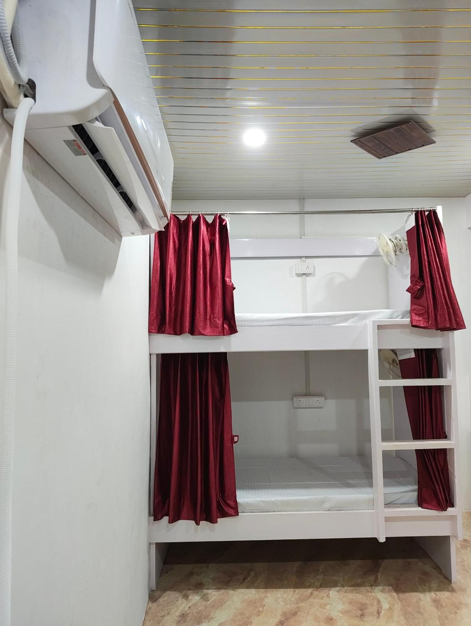 Hostel D'yogi & Varanasi